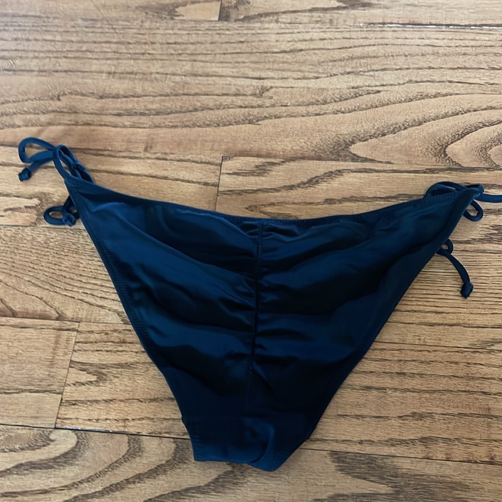 Womens Victoria’s Secret bikini bottoms size medium black never worn - Picture 3 of 3